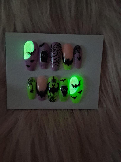 Bat behavior Nail Set